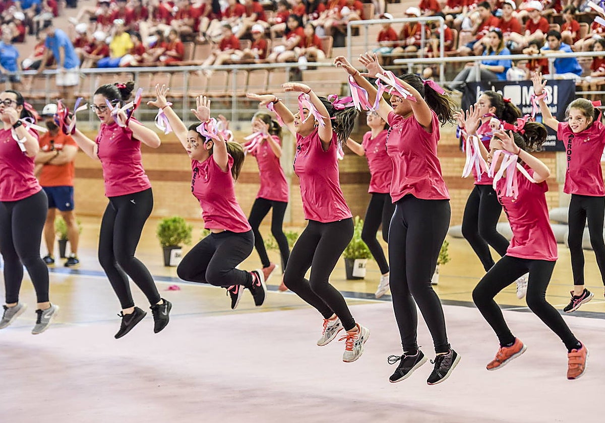 Exhibición de baile en la clausura de las Escuelas Deportivas.