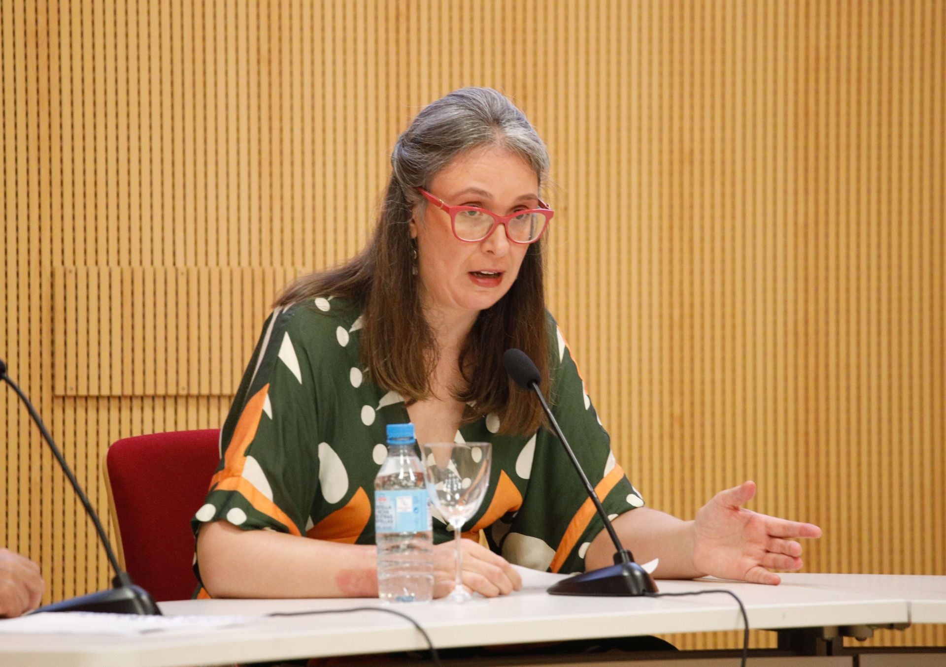 Elvira Bueno es, junto a Pilar Alcántara y Cora Ibáñez, autora del cuento 'El camino mágico de Ana', presentado el jueves en la Biblioteca Pública. 