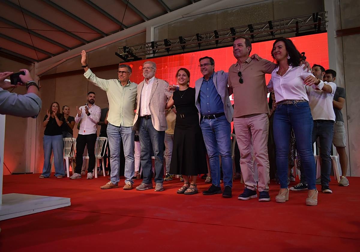 Intervinientes ayer en el acto del PSOE celebrado en Miajadas.