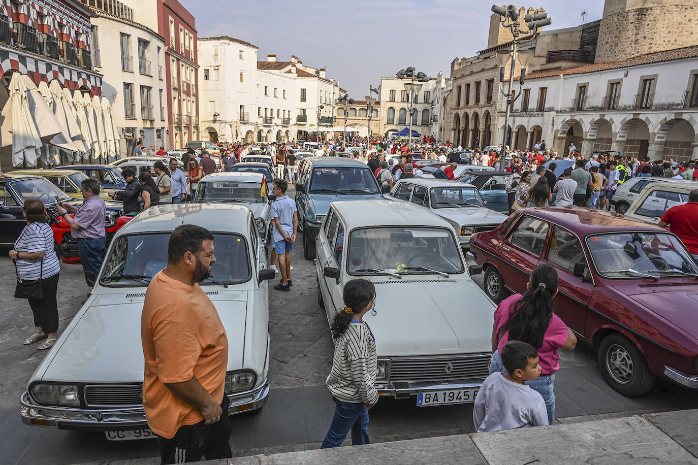 Concentración de vehículos clásicos en Badajoz