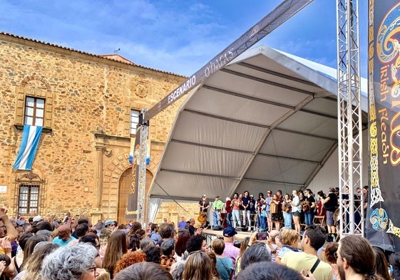 Jornada final del festival de música irlandesa en la plaza de Santa María.