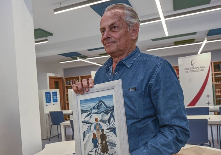 Eduardo Strauch este miércoles en el colegio Attendis Puertapalma que ha organizado la charla con un regalo de una alumna.