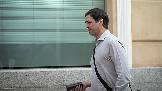 La UCO se lleva los correos de un año de seis trabajadores de la Diputación de Badajoz