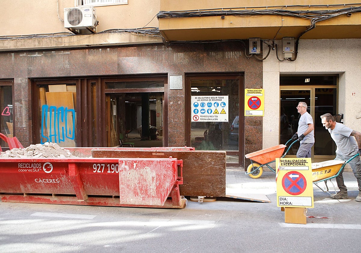 Trabajos de construcción y reforma en el local que acogerá la sede de la CHT en Gómez Becerra.