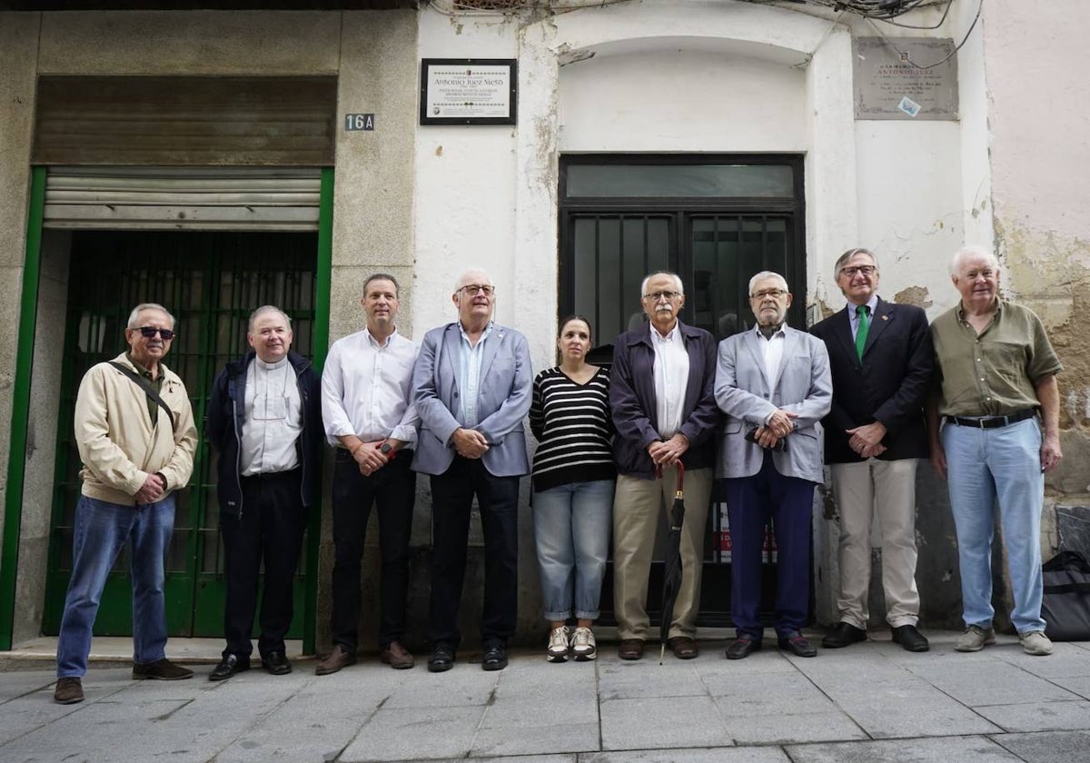 Representantes de la Económica y otros organismos en el homenaje a Antonio Juez este miércoles.