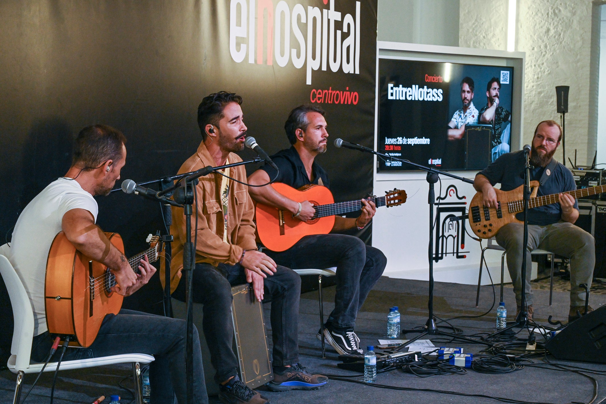Imagen secundaria 1 - La caída de la hoja llena las calles de arte