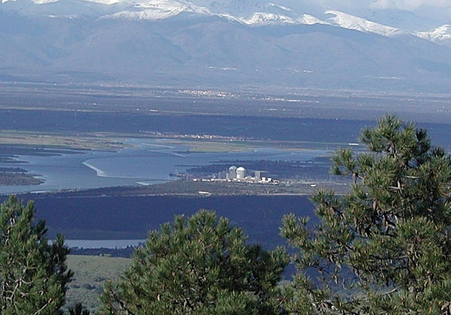 Vista panorámica del pantano y la central.