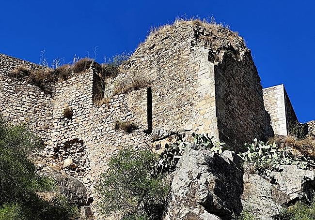 Durante la ruta se mostraron los desperfectos que presenta el castillo