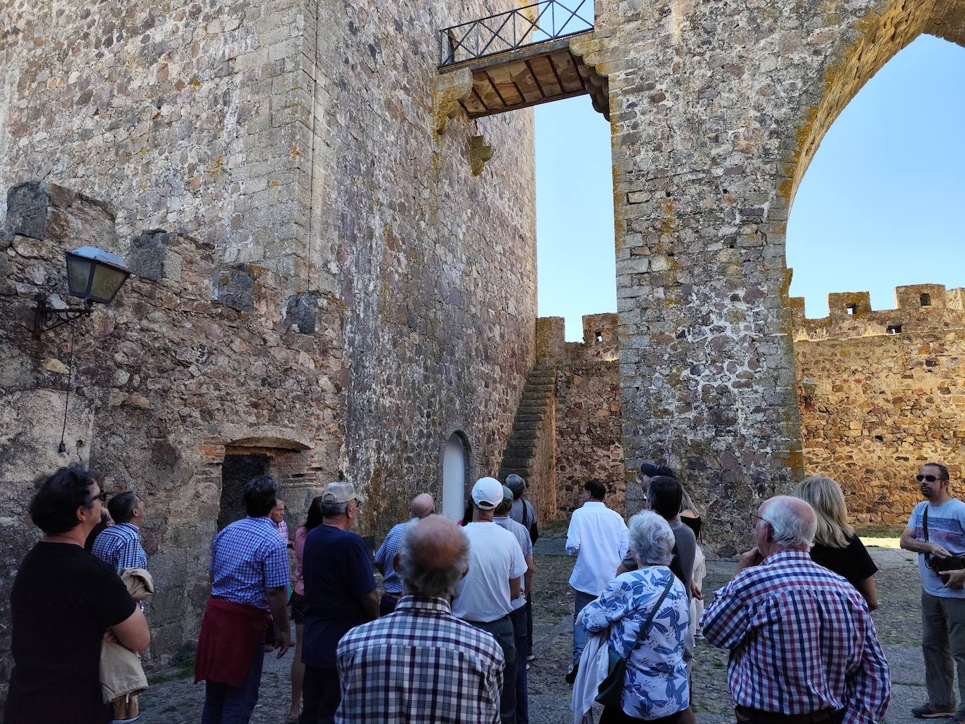 Durante la ruta se mostraron los desperfectos que presenta el castillo