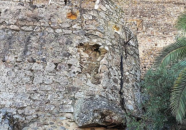 Durante la ruta se mostraron los desperfectos que presenta el castillo