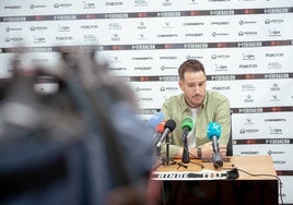 El técnico Sergi Guilló durante una rueda de prensa.