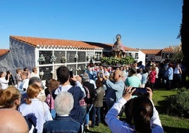 La Virgen de la Montaña en su visita al cementerio de Cáceres.