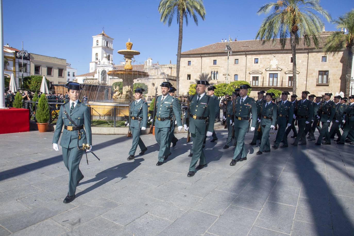 La semana de la Guardia Civil comienza con el izado de la bandera