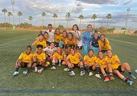 El Cacereño Femenino celebra la victoria en Córdoba.