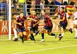 Murillo, Diego, Bernal y Carlos celebran del gol de Dieguito.