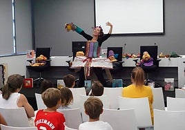 Cuenta cuentos en la Biblioteca Pública del Estado de Badajoz.