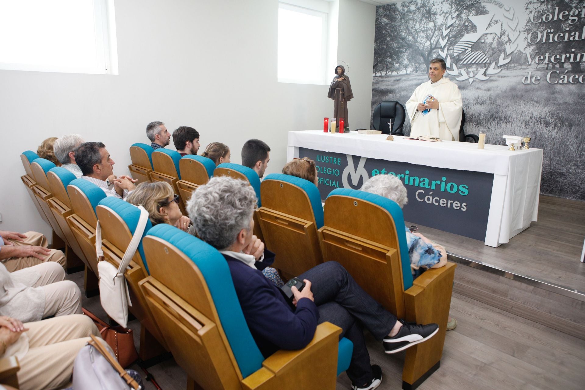 El Colegio de Veterniarios celebró la festividad de San Francisco de Asís.