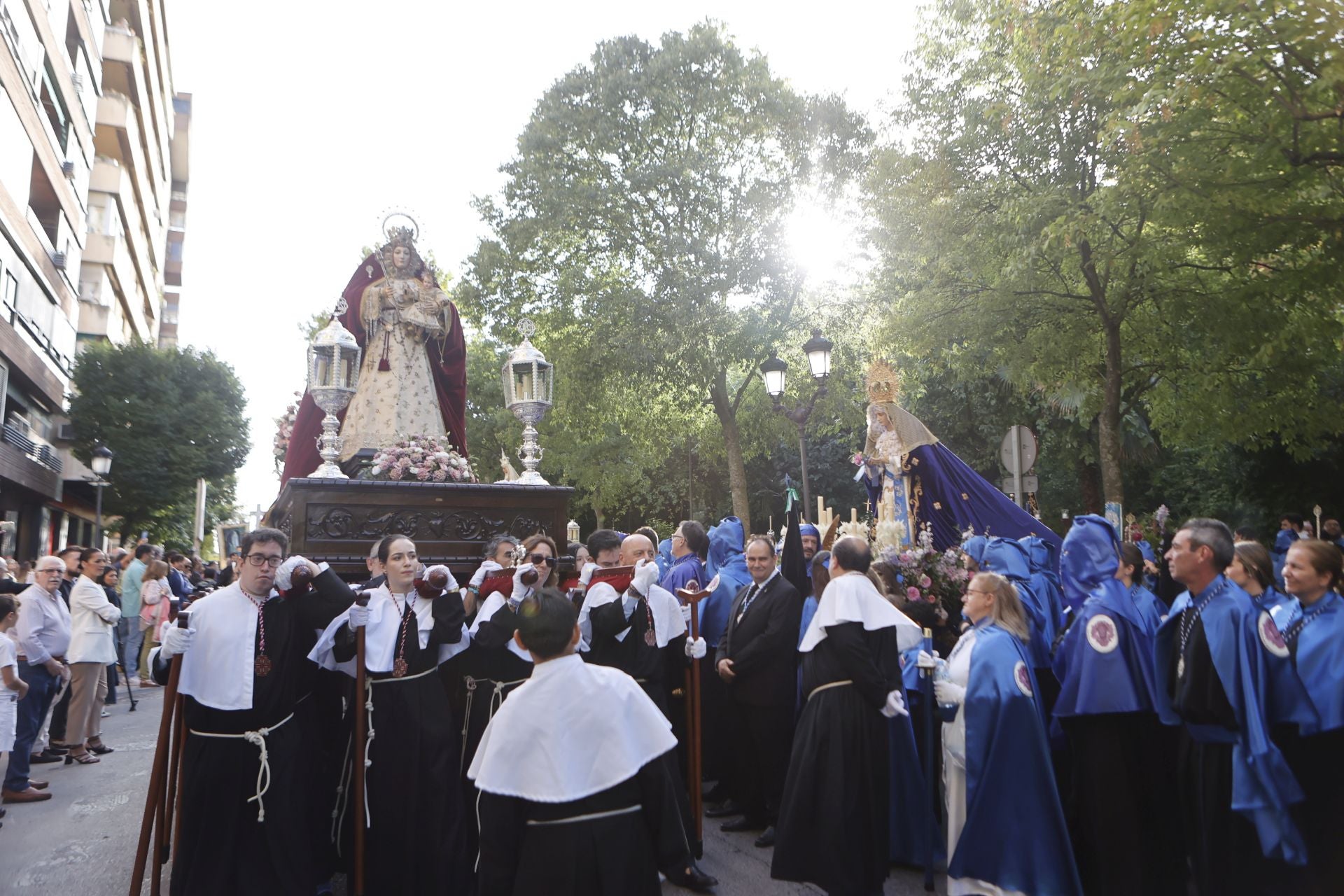 Procesión magna mariana en Cáceres, en imágenes (I)