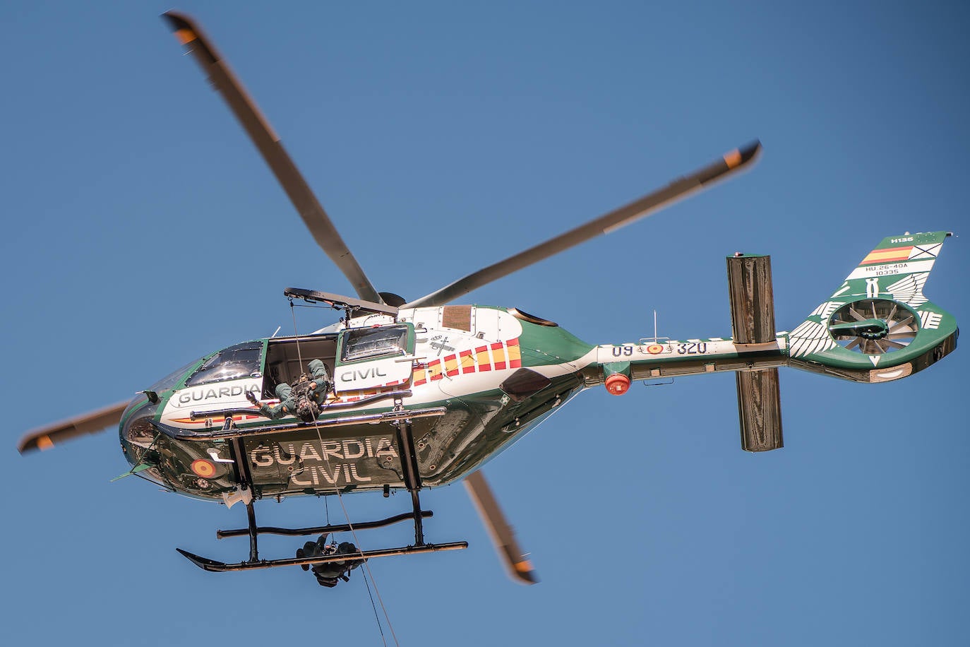 Fotos (II) | Así fue la exhibición de la Guardia Civil en Mérida