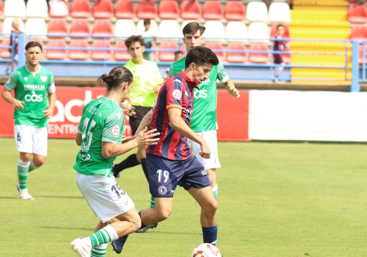 Espinar en el partido en casa ante el Santa Amalia.