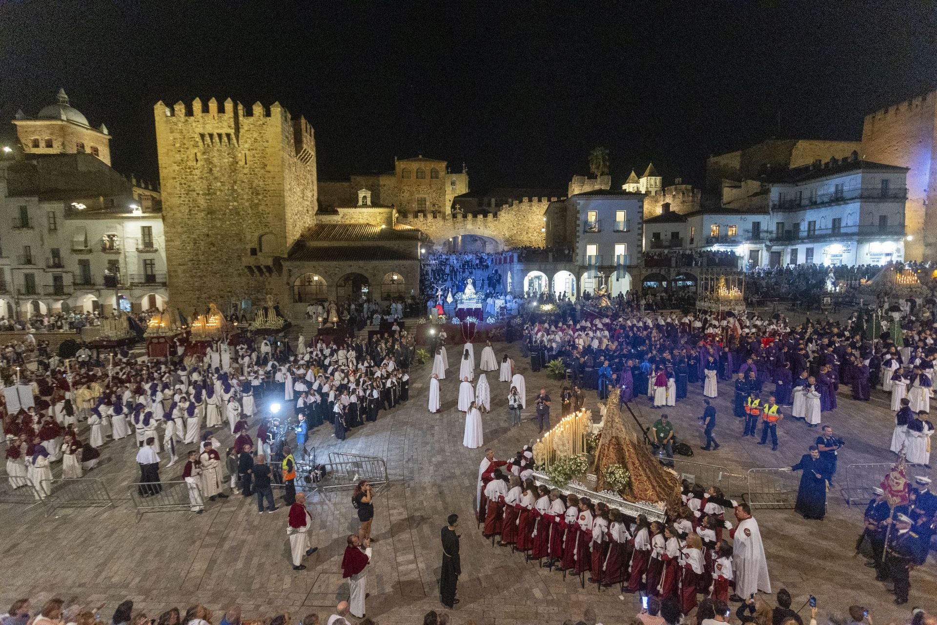 Procesión magna mariana en Cáceres, en imágenes (II)