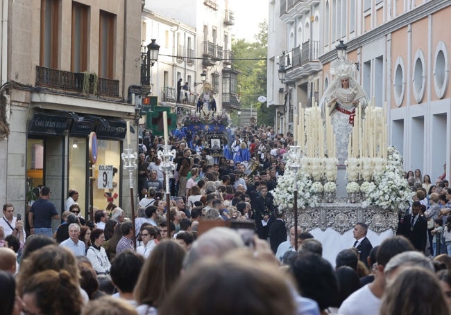 La calle San Antón se quedó pequeño para tanto público.