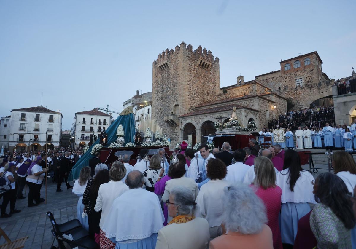 Procesión magna mariana en Cáceres, en imágenes (II)