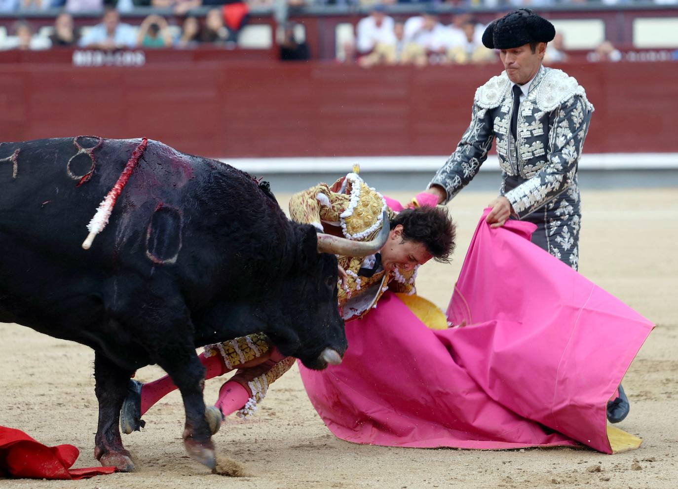 Fotos | Así ha sido la cogida a Roca Rey en Las Ventas