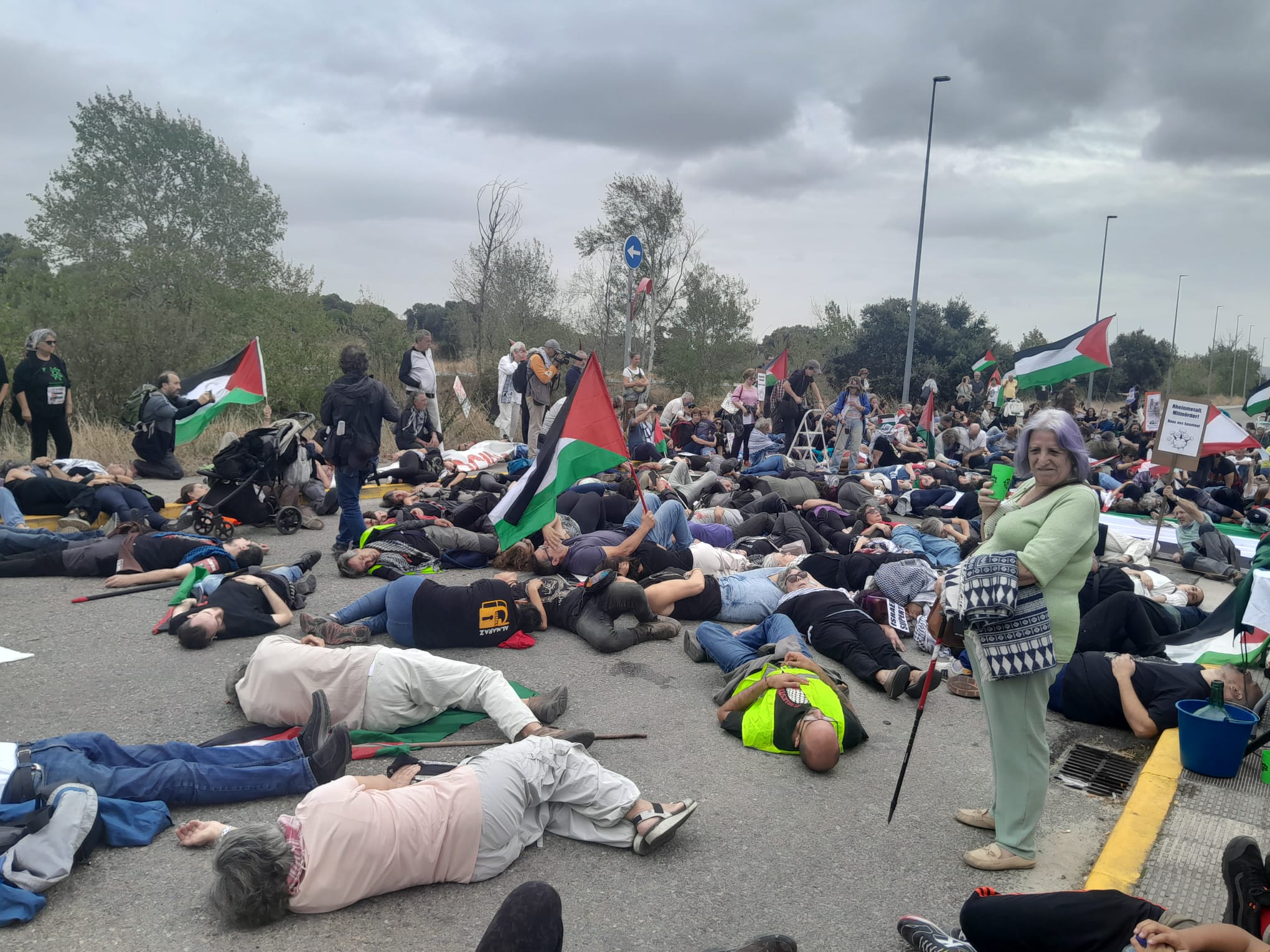 Fotos | Así ha sido la protesta en Navalmoral contra las armas y el «genocidio» en Palestina