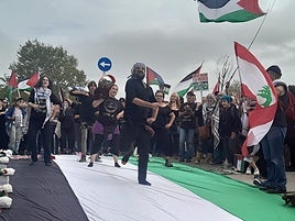 Fotos | Así ha sido la protesta en Navalmoral contra las armas y el «genocidio» en Palestina