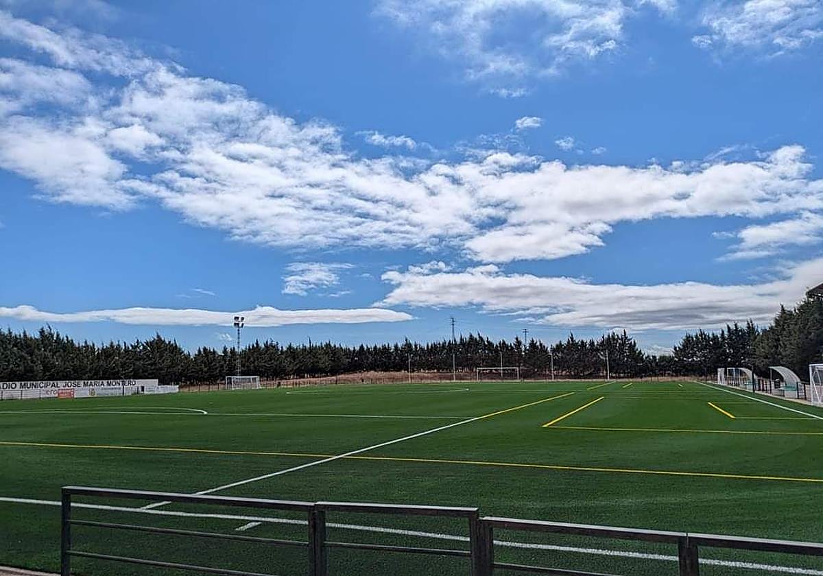Nueva cubierta del campo de fútbol de Fregenal.