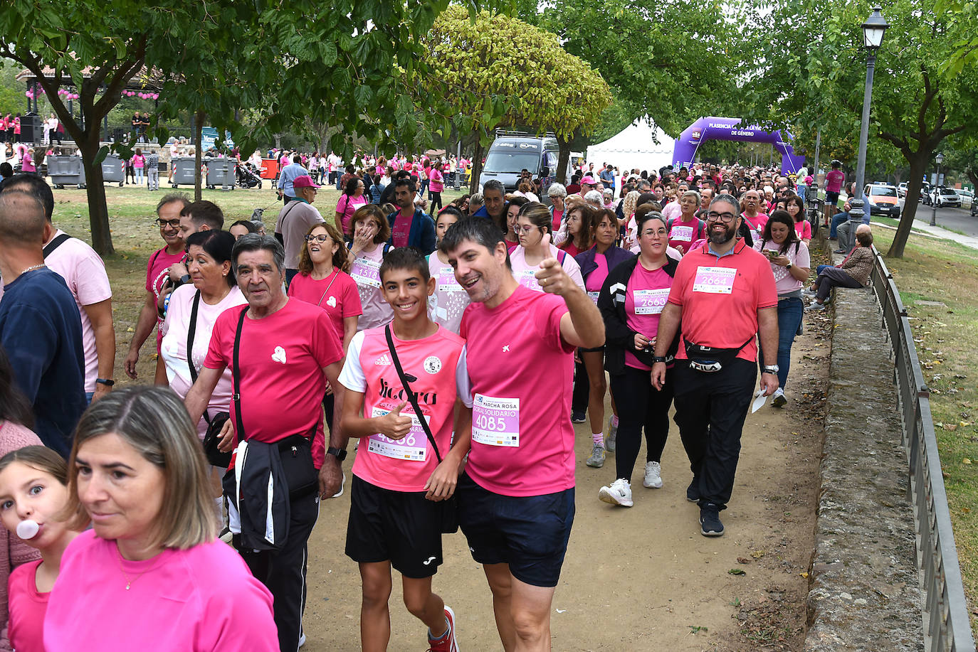 La marcha rosa de Plasencia, en imágenes