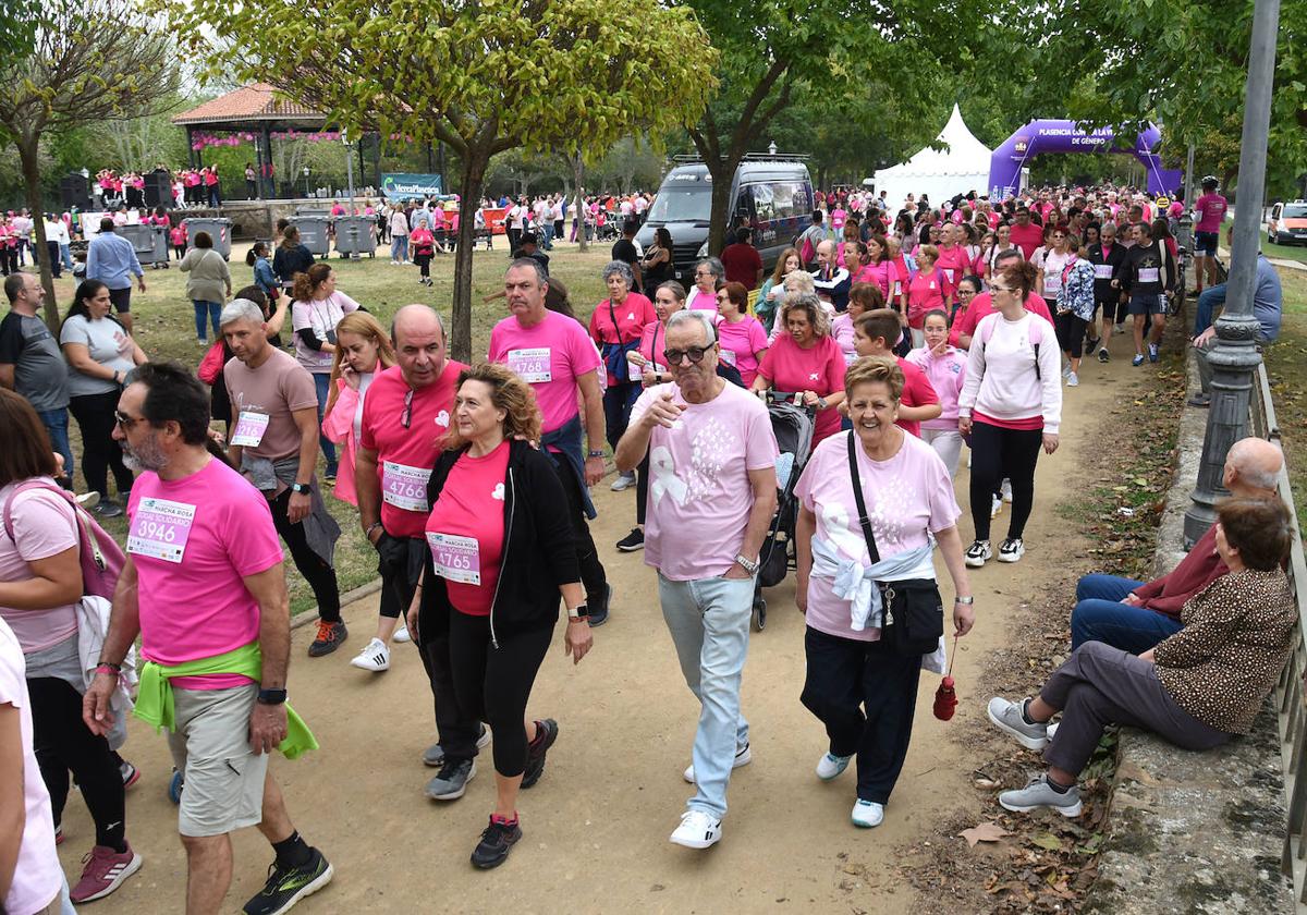 La marcha rosa de Plasencia, en imágenes