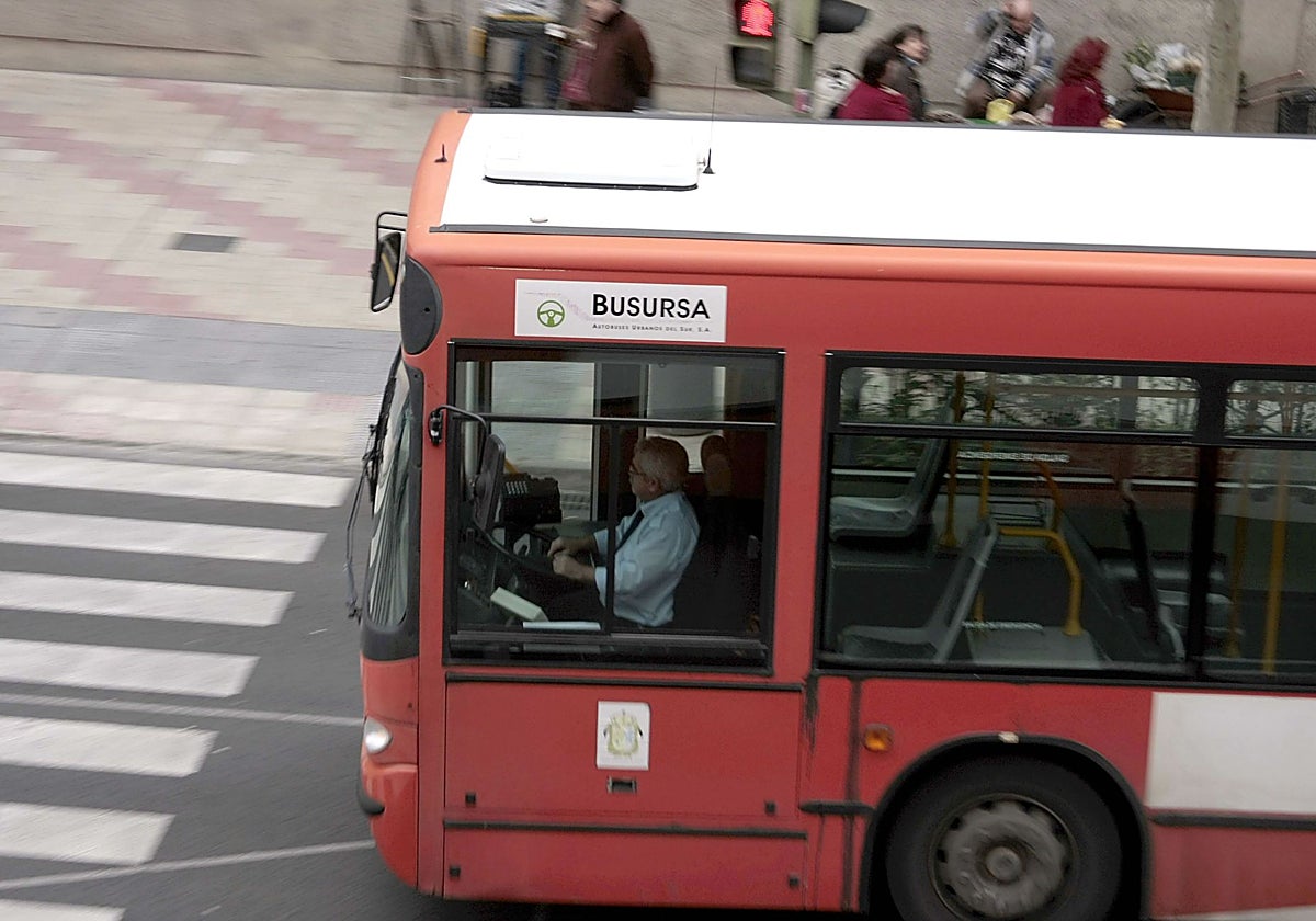 Un vehículo de Busursa cuando se ocupaba del transporte público en Cáceres.