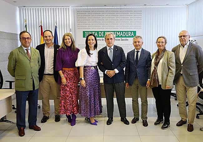 Participantes en la presentación de la instrucción.