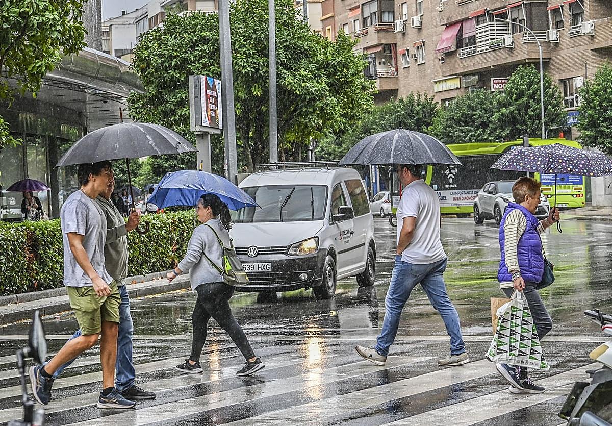 Día lluvioso este lunes en Badajoz.