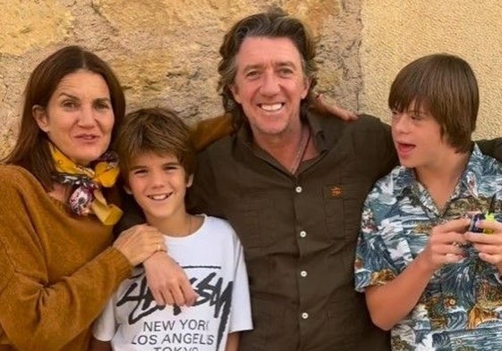 Samantha Vallejo-Nágera, junto a su hermano Nicolás Vallejo-Nágera y los dos hijos pequeños de la chef; Patrick y Diego, alias Roscón