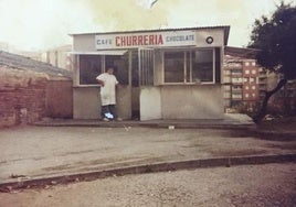 Mariano, en su primera etapa, en la caseta que montó con su familia en la avenida de Alemania.