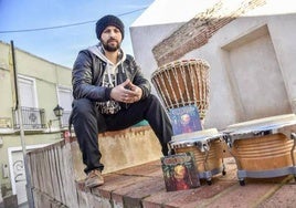 Jesús Figueredo, Willy Wylazo, en el Casco Antiguo de Badajoz.