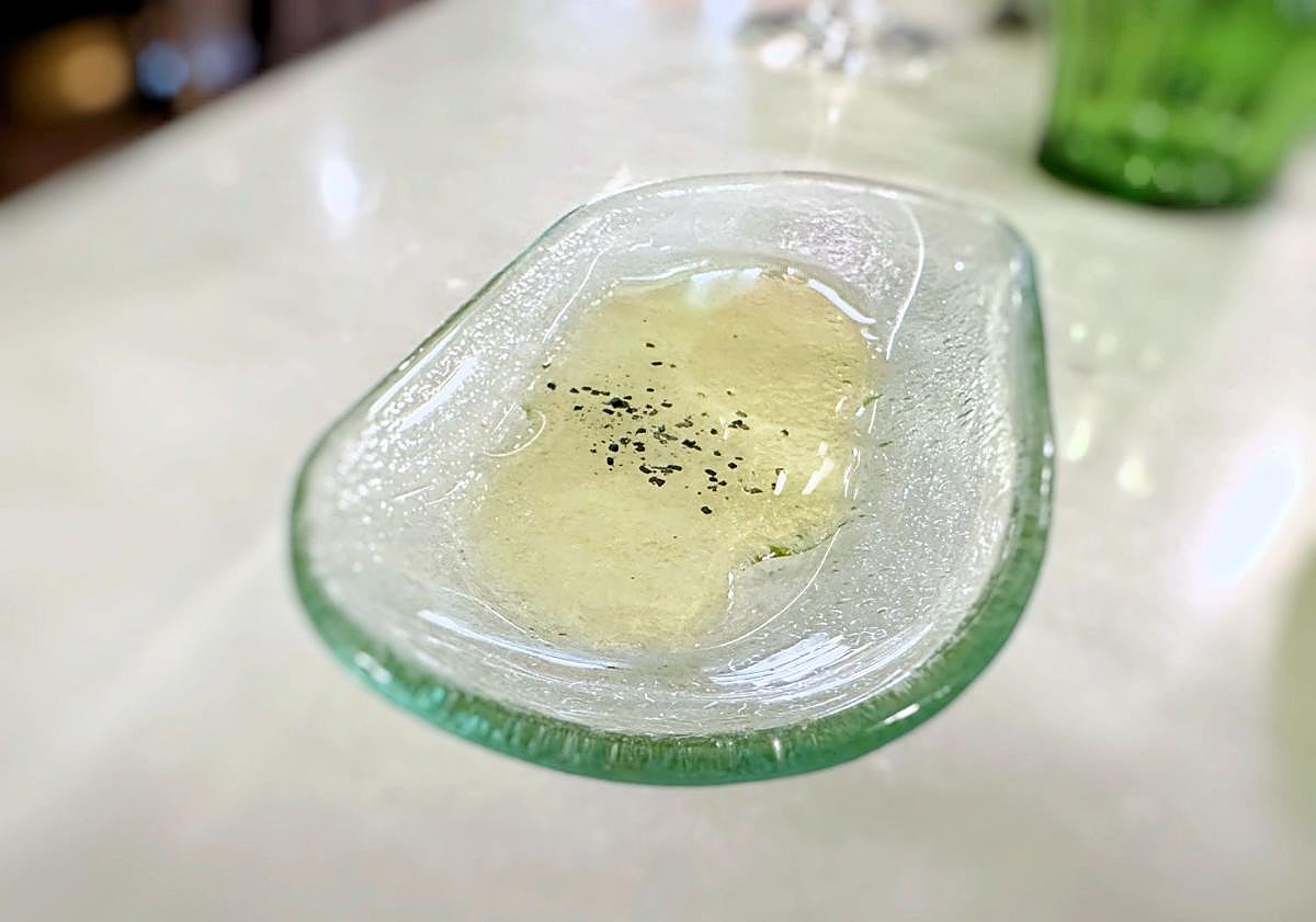 Imagen principal - Aceite, vino y pan.