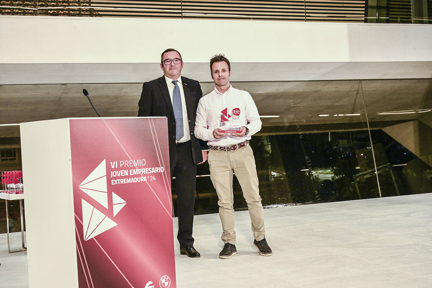 La gala de la VI Edición de los Premios Joven Empresario de Extremadura 2024, en imágenes