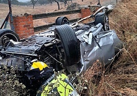 Así ha quedado el turismo tras la salida de vía en el N-521.