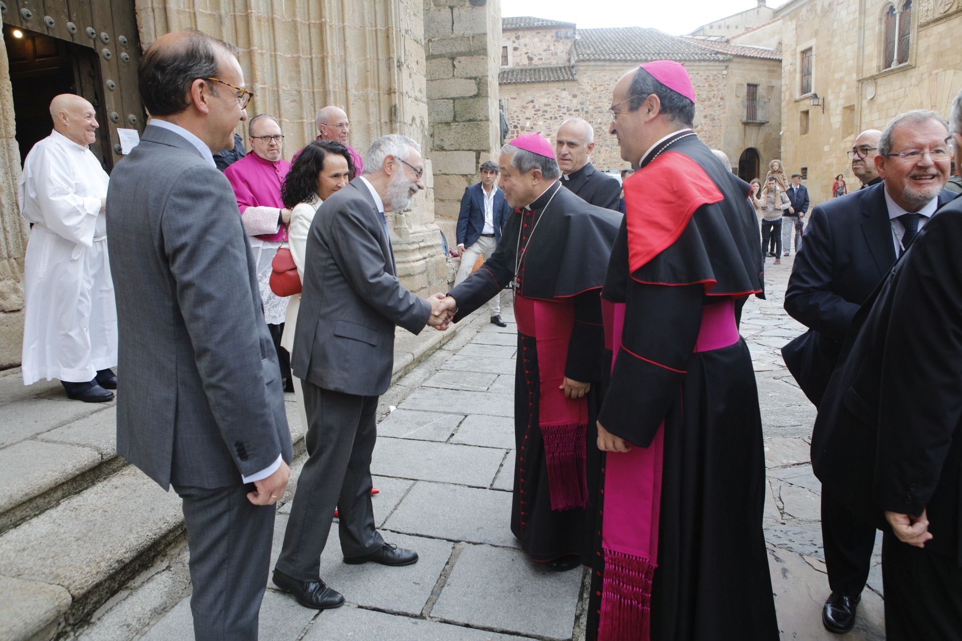 La misa pontifical por el Centenario de la patrona de Cáceres, en imágenes