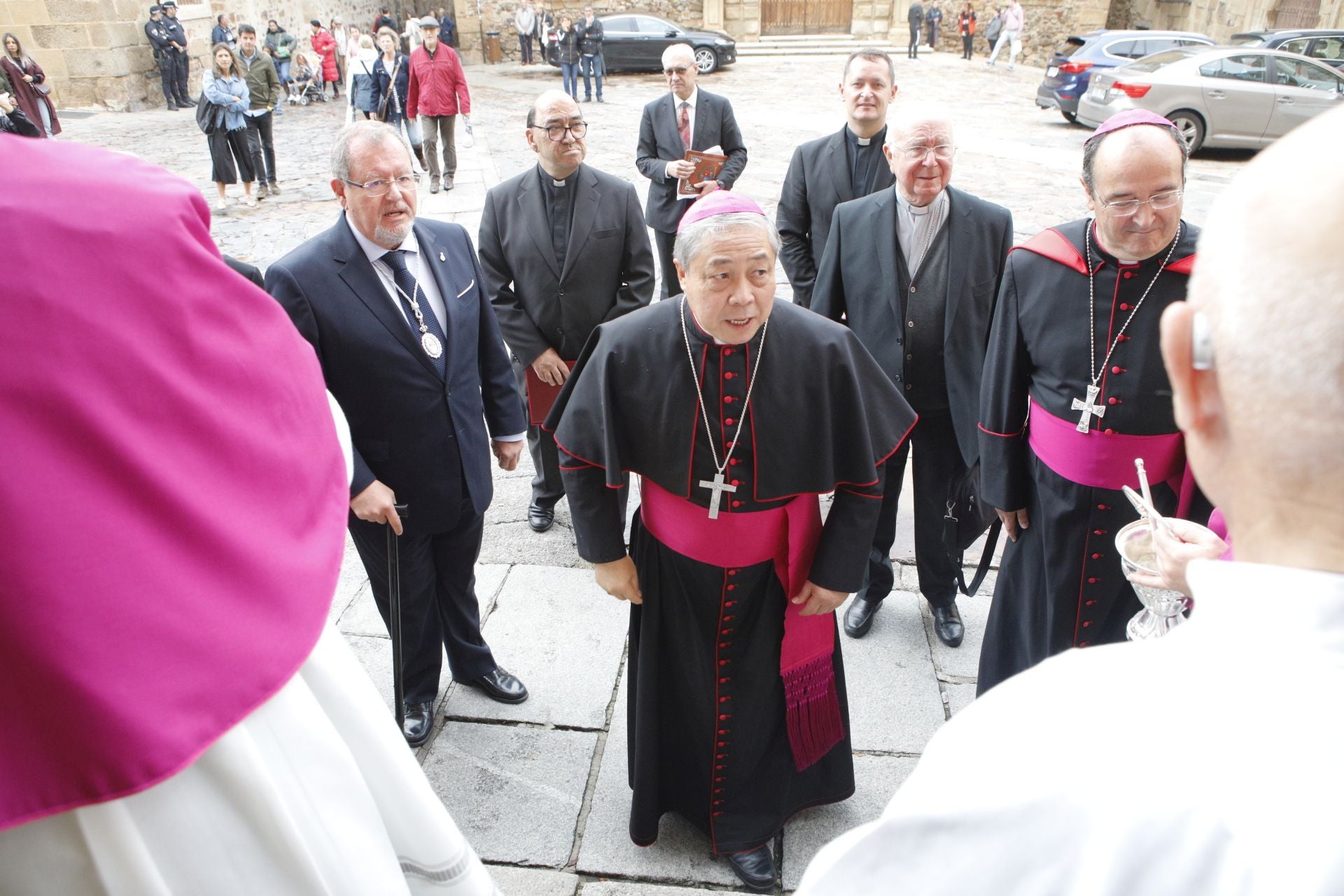 La misa pontifical por el Centenario de la patrona de Cáceres, en imágenes