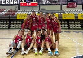 Las jugadoras del Al-Qázeres celebran su victoria en Paterna.