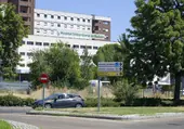 Un médico del Universitario de Badajoz es condenado a 21 meses por dar palmadas en el trasero a tres compañeras