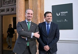 José María Gallardo, presidente de Fedexcaza que también dirigirá el nuevo centro, junto al presidente de la Diputación de Ciudad Real, Miguel Ángel Valverde.