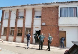 Guardia Civil en el cuartel de Villar de Rena, en una imagen de archivo.