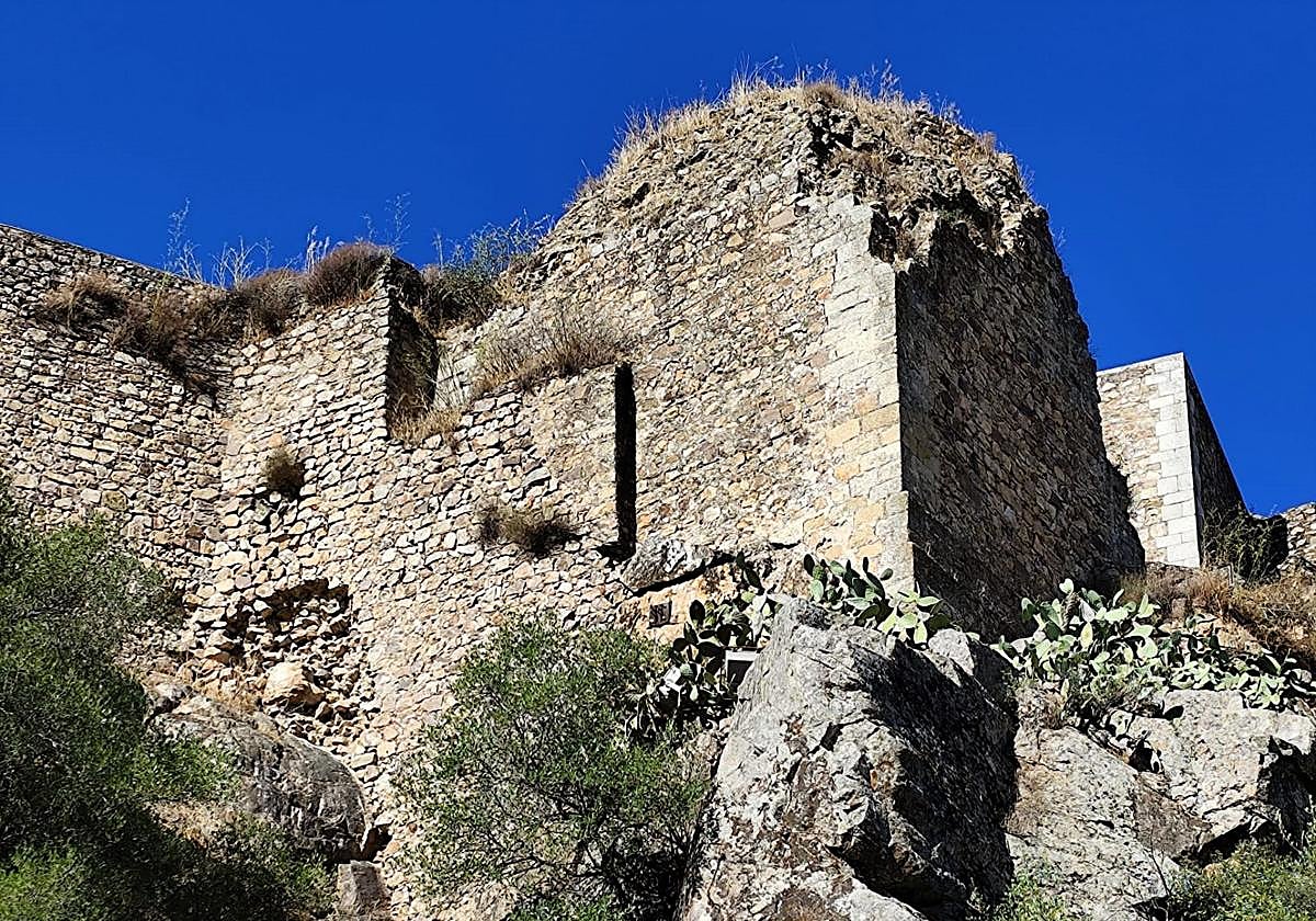 El deterioro que sufre el castillo es visible