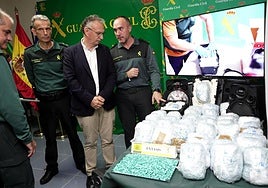 La droga intervenida ha sido expuesta este jueves en la Comandancia de la Guardia Civil en Badajoz.